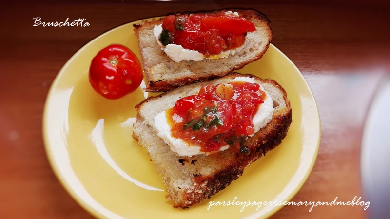 Bruschetta - włoskie grzaneczki z pomidorami i bazylią