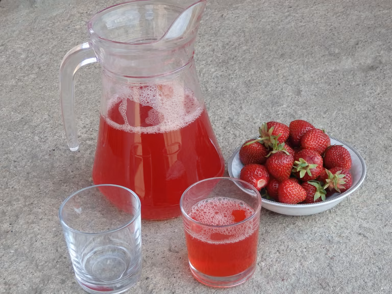 Kompot truskawkowo-rabarbarowy