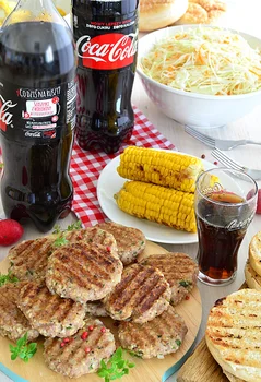 Burgery (z grilla) z indyka z kaszą jaglaną i ziołami