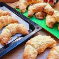 Rogaliki drożdżowe z kruszonką i dżemem