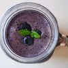 Smoothie bananowe z borówkami i miodem