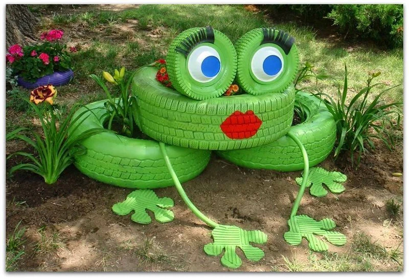 Żaba z opon do ogrodu