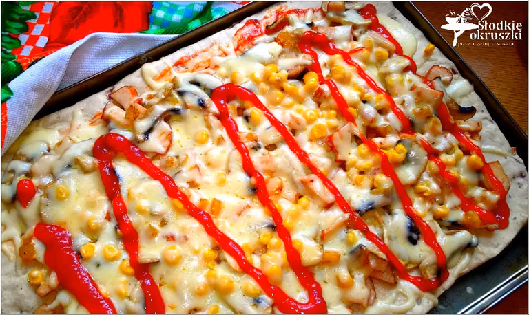 Słoneczna pizza na cebulowym cieście wg mojego męża
