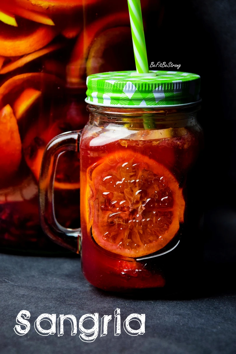 Sangria pełna owoców