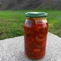 Grzyby z cebulą w pomidorach.