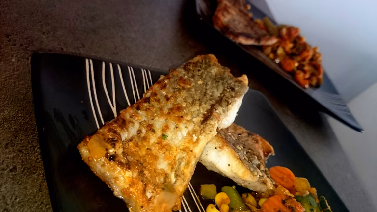 Recepta na idealnego leszcza z chrupiącą skórką i czosnkowym aromatem