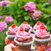 Piernikowe cupcake z kremem malinowym
