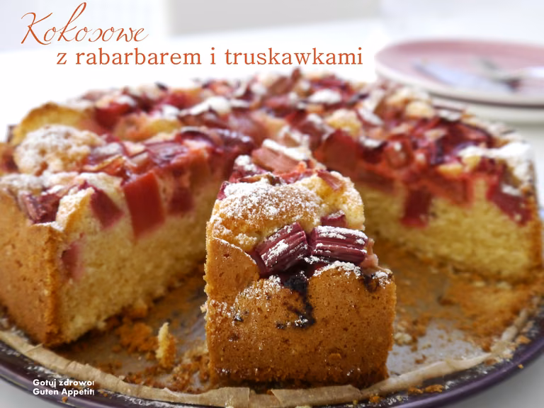 szybkie ucierane ciasto z rabarbarem i truskawkami