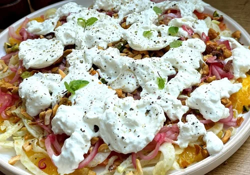 Sałatka z koprem włoskim i burratą