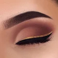 Złoty eyeliner