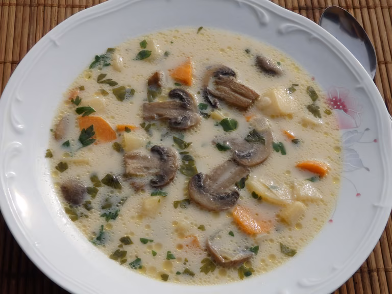 Zupa pieczarkowa z ziemniakami