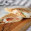 Grillowana tortilla z domowymi polędwiczkami