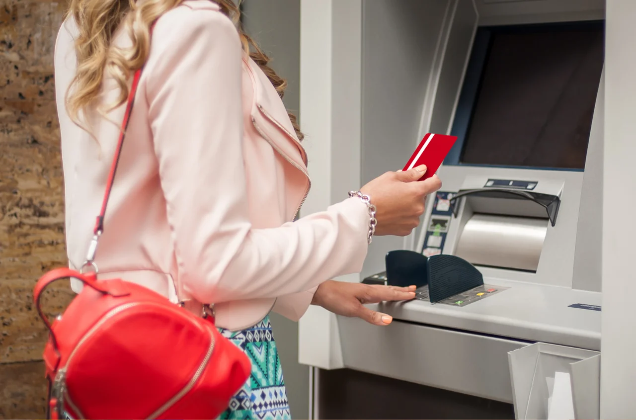 Ograniczenia w niektórych bankomatach - takiej kwoty już nie wypłacisz! Weszły nowe zasady i limity