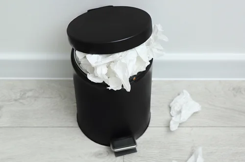 Nowy pojemnik na śmieci i nowe zasady segregacji! Zużyte chusteczki i ręczniki już nie do odpadów zmieszanych