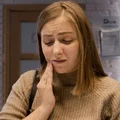 Wyrywanie zęba - nie takie straszne! Poznaj fakty i mity o ekstrakcji zęba