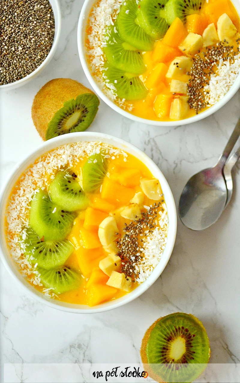 Koktajl z mango i chia bez cukru i mleka