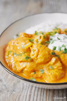 Curry z kurczakiem i ananasem