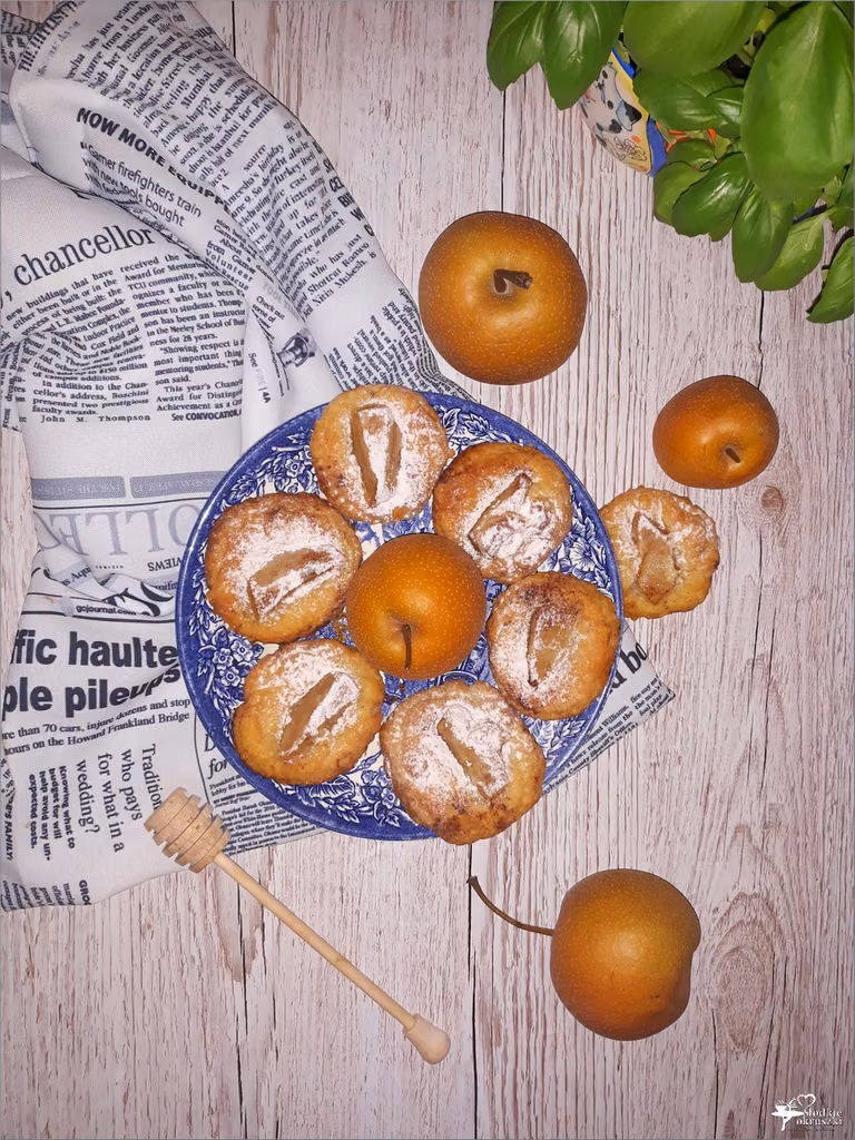 Serowe ciasteczka z gruszką azjatycką i miodem