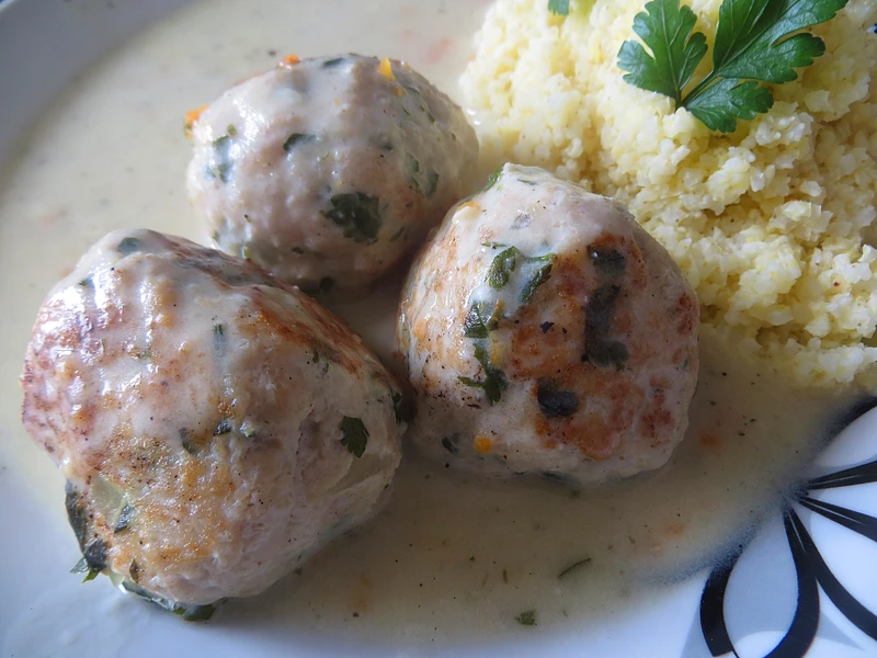 Pulpety drobiowe w sosie śmietanowym