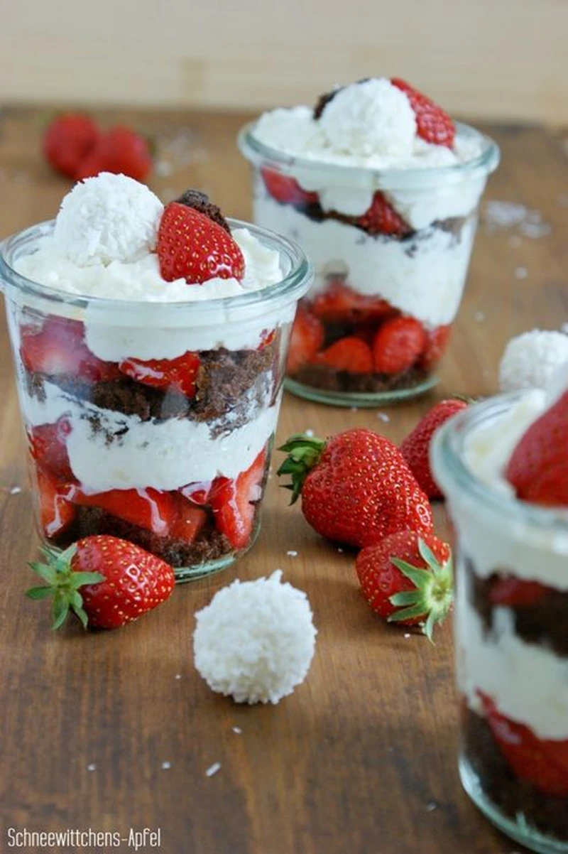 Truskawkowy deserek