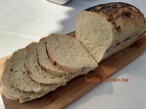 Prosty chleb pszenny na suchych drożdżach