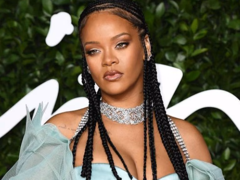 Rihanna jest w ciąży! Poinformowała o tym w swoim stylu