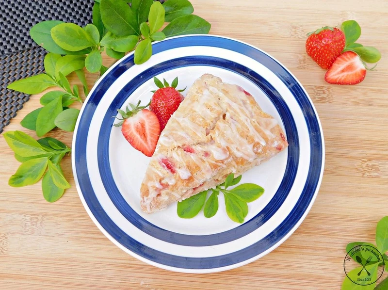 Scones z truskawkami