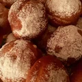 Bomboloni - małe pączki z Włoch z pysznym kremem