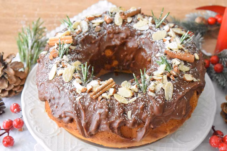 Babka miodowa z czekoladową polewą
