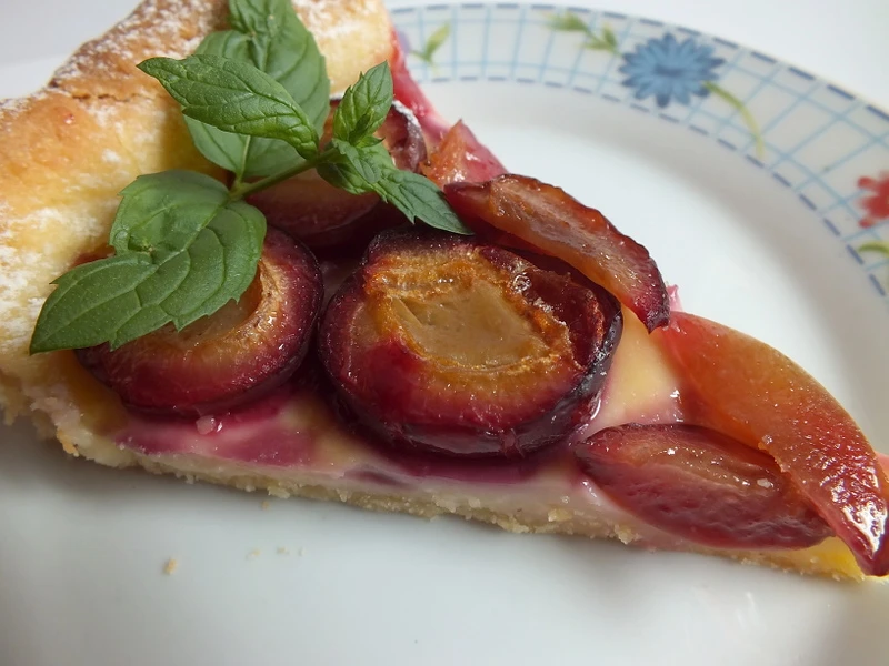 Tarta ze śliwką i budyniem