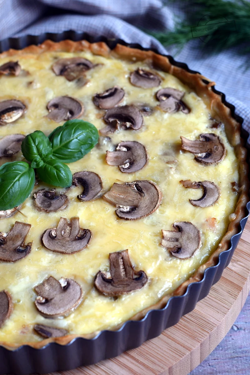 Quiche z szynką i pieczarkami
