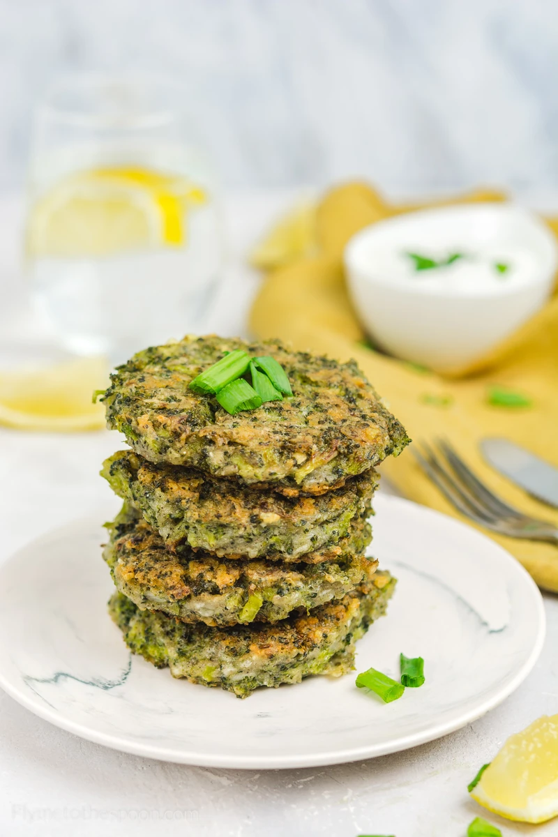 Bezglutenowe placuszki brokułowe z parmezanem