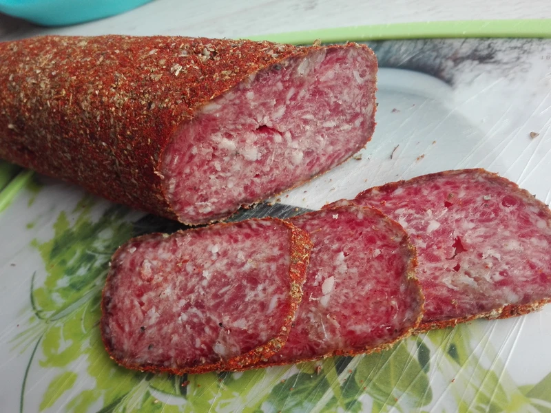 Wędlina suszona dojrzewająca a'la salami