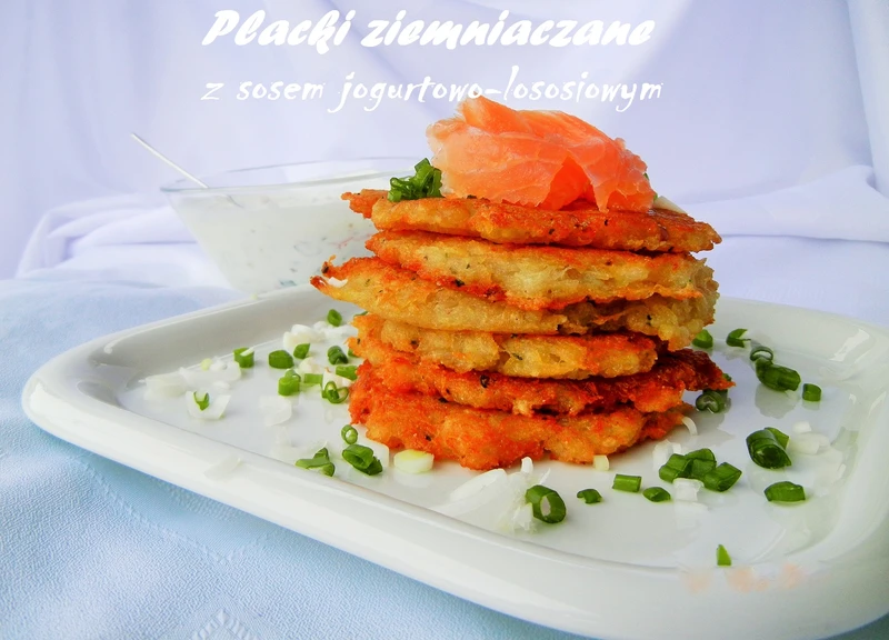 Placki ziemniaczane z sosoem jogurtowo-lososiowym