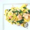 tagliatelle z łososiem i szpinakiem