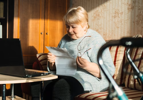 Skarbówka wypłaci nawet 800 złotych bez składania wniosku! Na początku 2026 roku ruszają zwroty dla emerytów