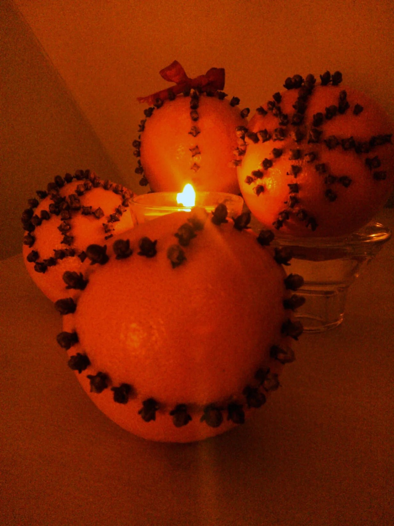 Świąteczne pomarańcze z goździkami :)