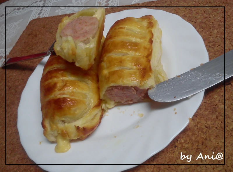 Biała kiełbasa w cieście francuskim