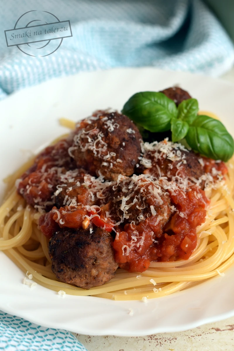 Spaghetti z klopsikami w pomidorowym sosie wg Jamiego Olivera
