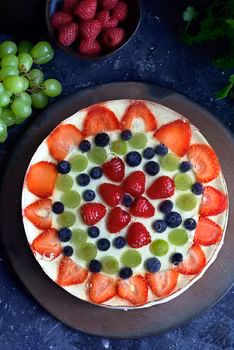 Pastelowy serniczek z serka homogenizowanego z owocami