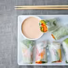 SPRING ROLLS Z OSTRYM SOSEM