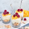 Puszysty deser z mango i malinami