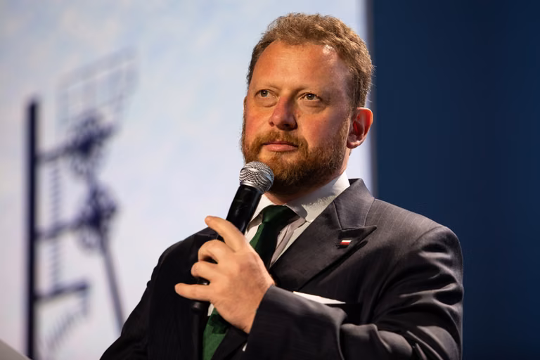 Wakacje 2020 a koronawirus. Minister zdrowia nie ma dobrych informacji