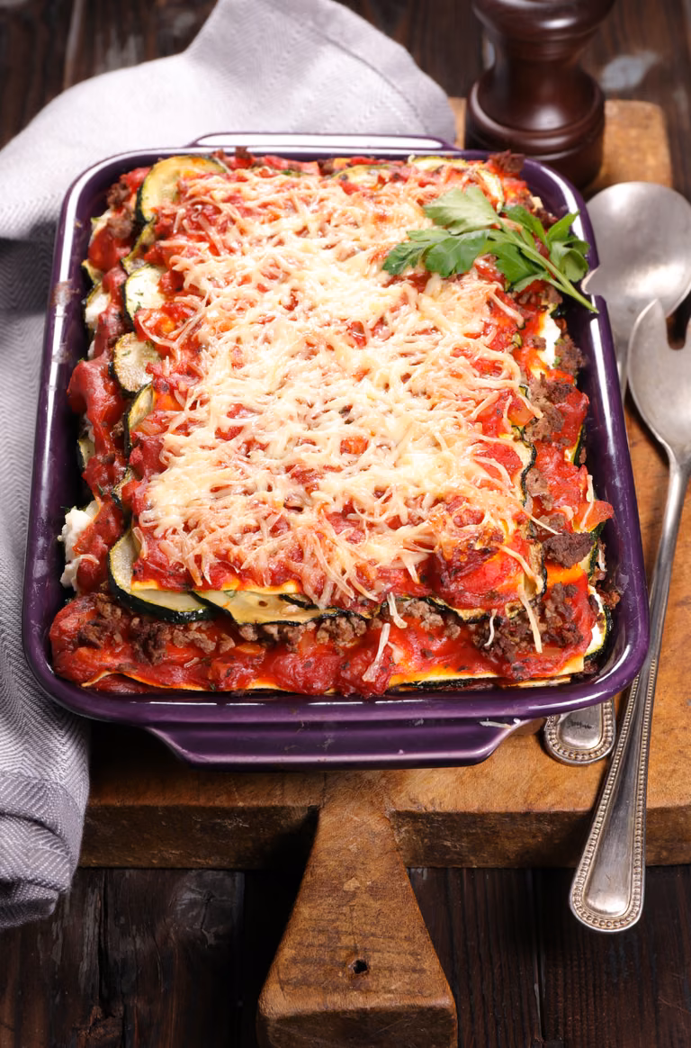 Zastąpiłam makaron cukinią i już nigdy nie wrócę do tradycyjnej lasagne! Ten przepis to strzał w dziesiątkę