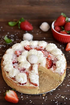 Tarta Rafaello z owocami