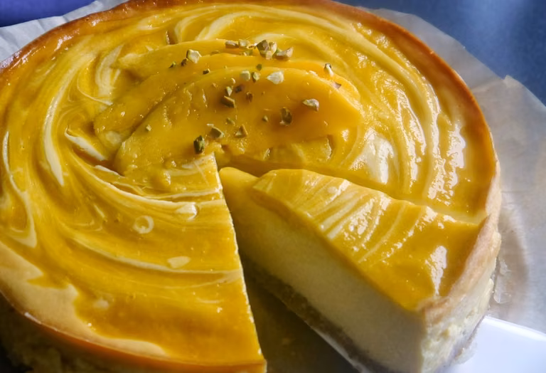 Sernik z mango i mlekiem kokosowym - bez pieczenia