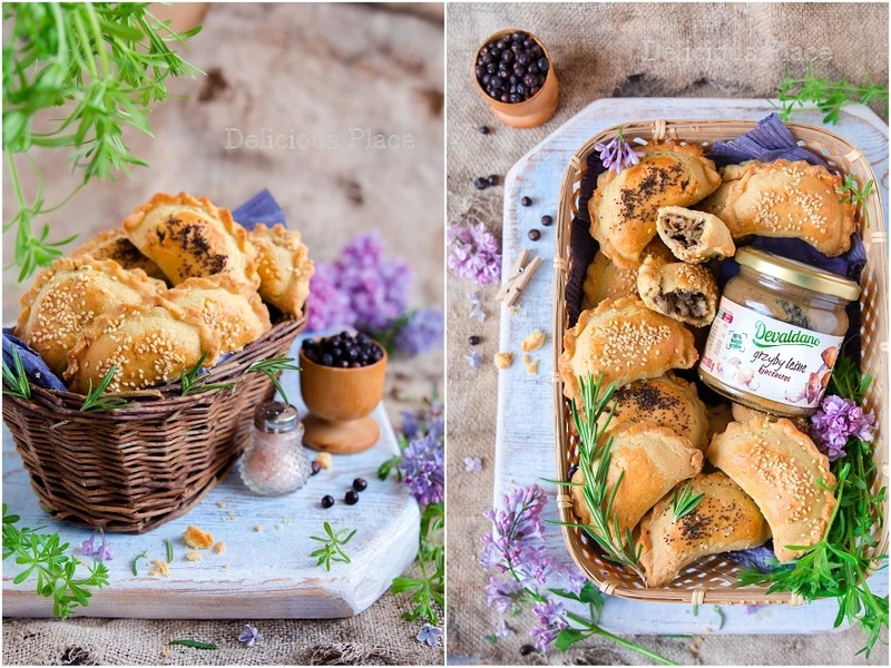 Sezamowe pierożki z leśnym farszem