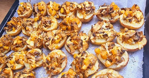 Ziemniaczki pieczone z pieczarkami i cukinią