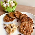 Placki na śmietance kokosowej z bananem i gorzką czekoladą (bez laktozy, bez cukru)