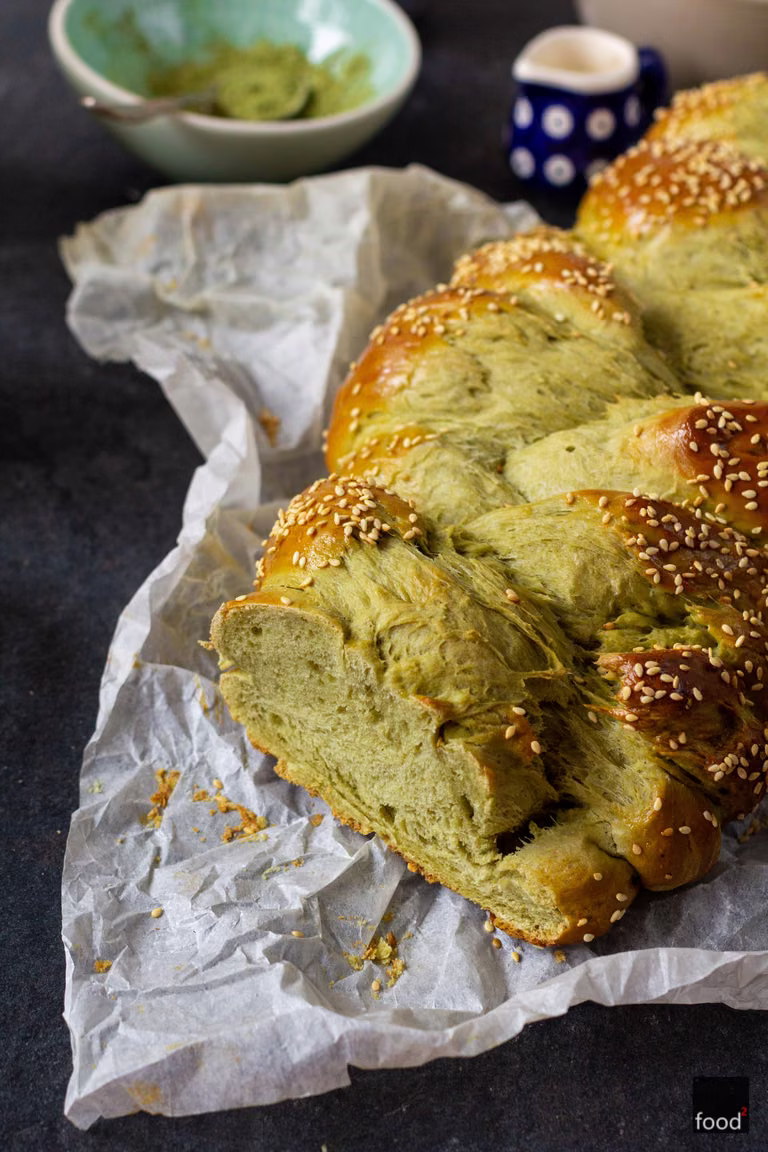 Chałka z zieloną herbatą matcha
